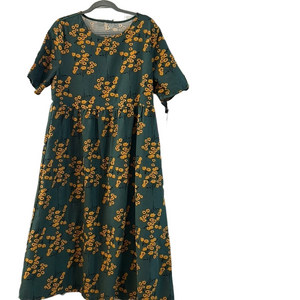 100 percent Cotten Vibrant floral print. green and  gold 2XL size 14